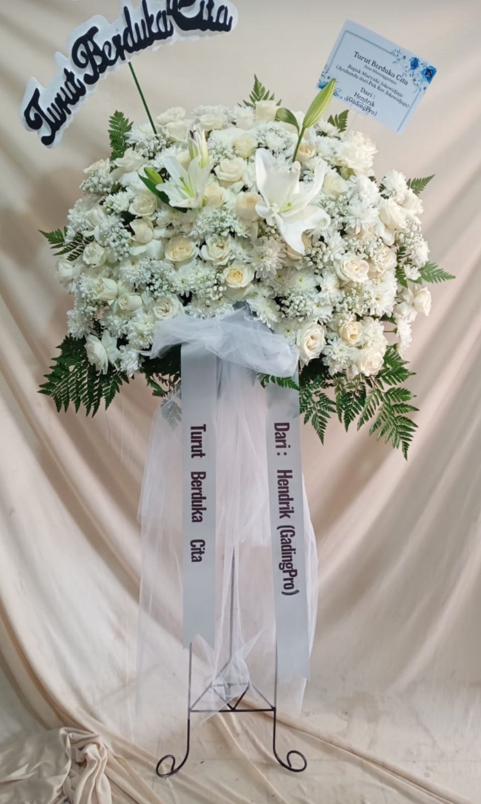 Standing flower duka cita putih Cikupa rangkaian mawar dan lily