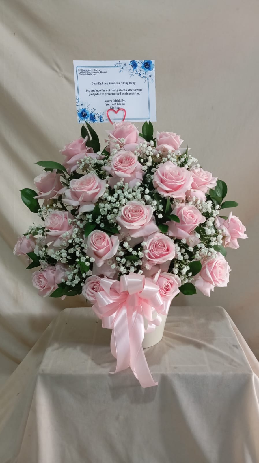 Bunga vas dan hand bouquet pink Cikupa mawar pink untuk valentine wisuda hari ibu